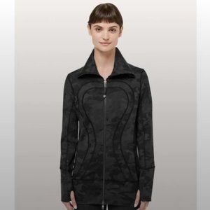 Lululemon In Stride Jacket in Incognito Camo Multi Grey, Size 6